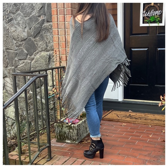 BOHO FABULOUS FRINGED PONCHOS - Picture 5 of 7